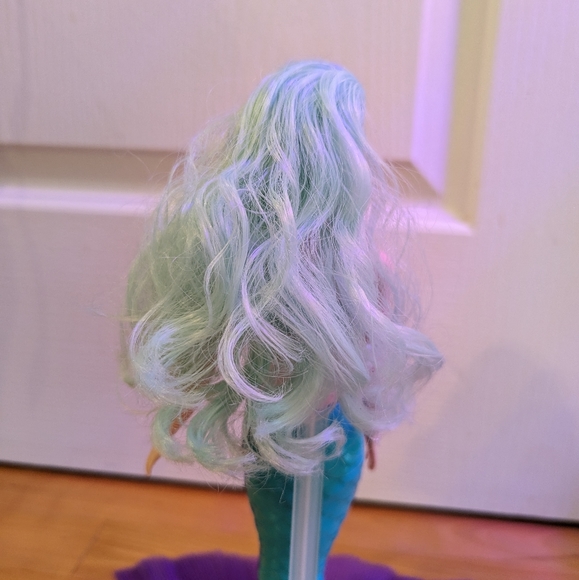 Barbie Color Reveal Mermaid with Moon necklace - Picture 3 of 3